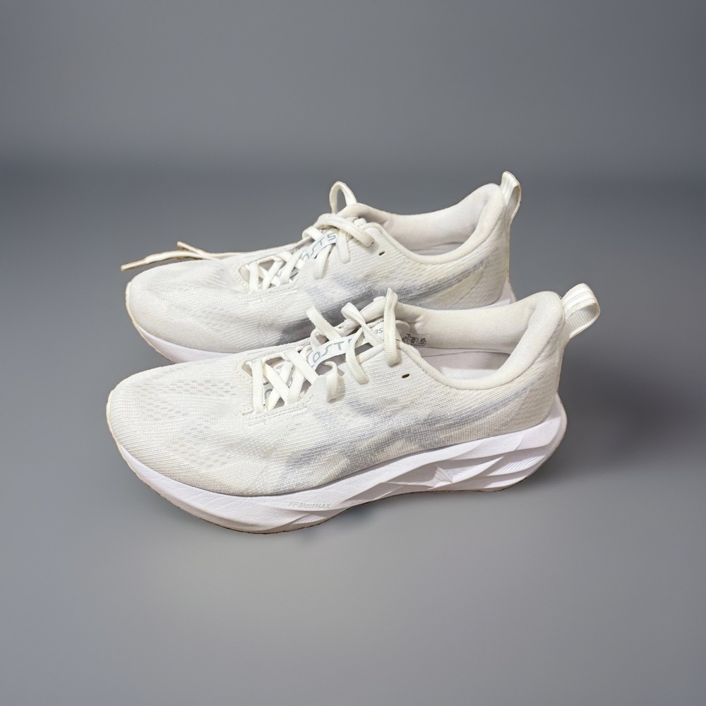 Asics Novablast 5 1012B765-100 Trainers Women 8.5 White/Piedmont Running Shoes